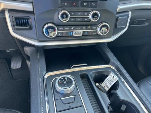 Used 2024 Ford Expedition XLT image 32