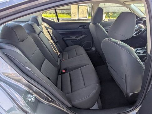 Used 2024 Nissan Altima 2.5 SV image 7