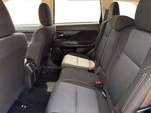 Used 2020 Mitsubishi Outlander ES FWD image 11