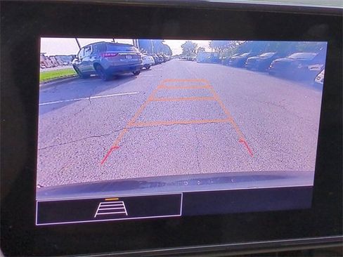 Used 2024 Chevrolet Trax RS w/ Sunroof Package image 18