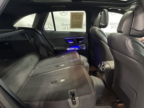 Used 2025 Mercedes-Benz GLC 300 4MATIC image 25