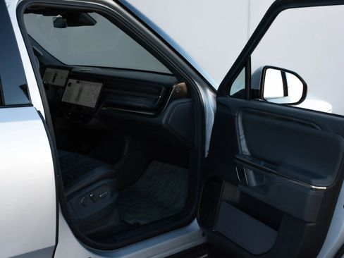 Used 2022 Rivian R1T Launch Edition image 19