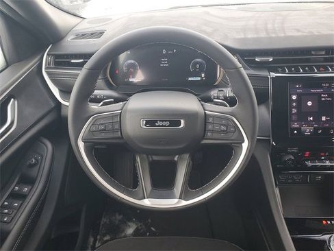 New 2025 Jeep Grand Cherokee L Altitude image 15