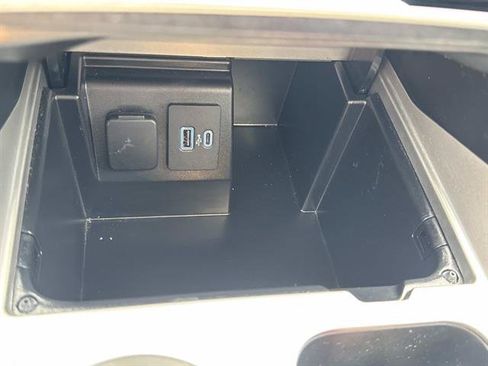 Used 2023 Ford Explorer XLT w/ Equipment Group 202A AWD/4WD image 42