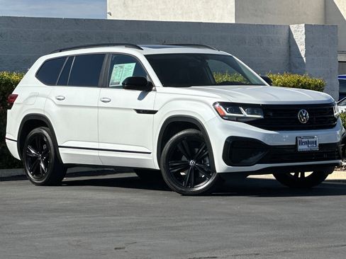 Used 2022 Volkswagen Atlas SEL R-Line image 2