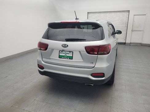 Used 2019 Kia Sorento AWD V6 image 7