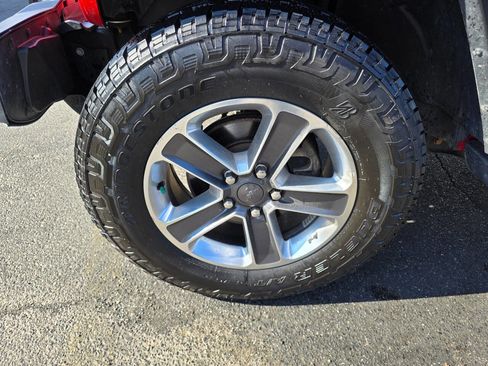 Used 2019 Jeep Wrangler Unlimited Sahara image 9