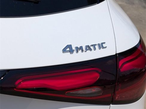 Used 2025 Mercedes-Benz GLC 350e 4MATIC image 8