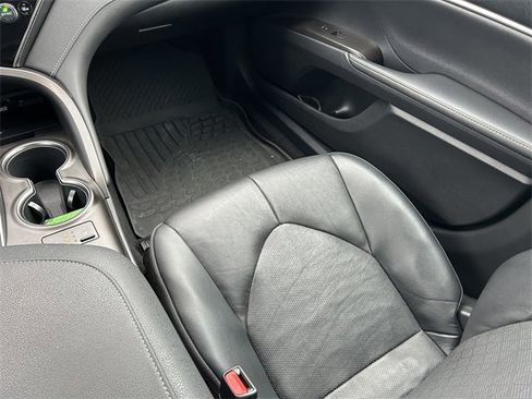 Used 2022 Toyota Camry XSE image 15