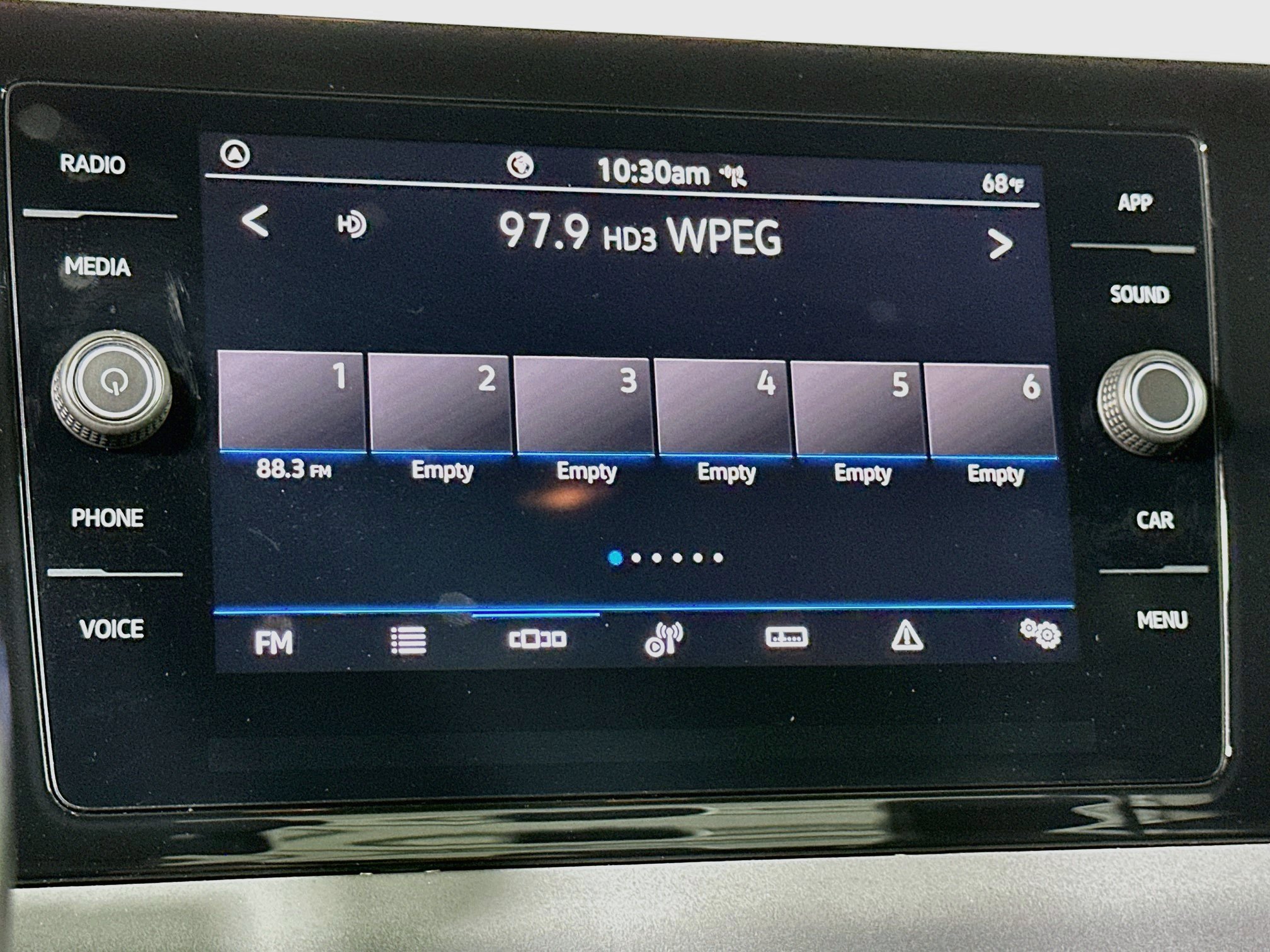 Used 2025 Volkswagen Jetta SE FWD image 21