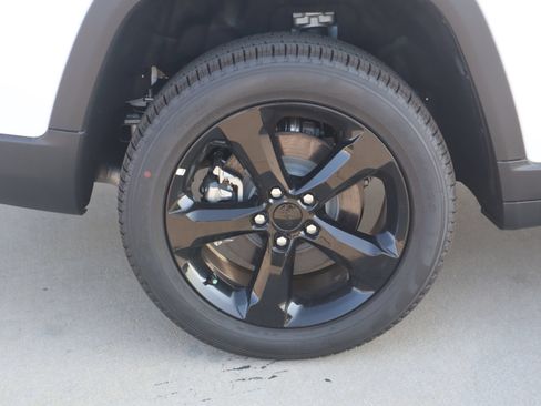 New 2026 Jeep Grand Cherokee L Limited w/ Limited Altitude Package AWD/4WD image 22