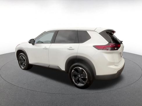 Used 2025 Nissan Rogue SV image 10