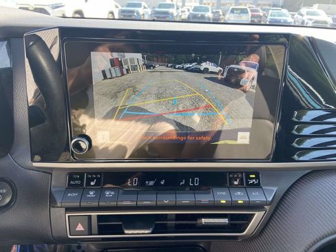 Used 2025 Toyota Camry SE w/ Convenience Package FWD image 26