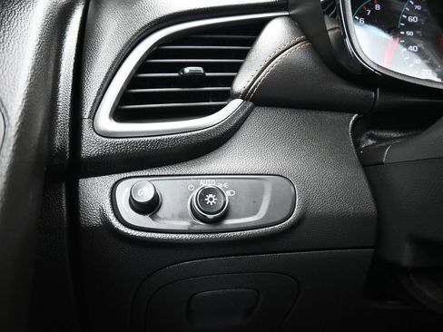 Used 2020 Chevrolet Trax LT w/ LT Convenience Package image 24
