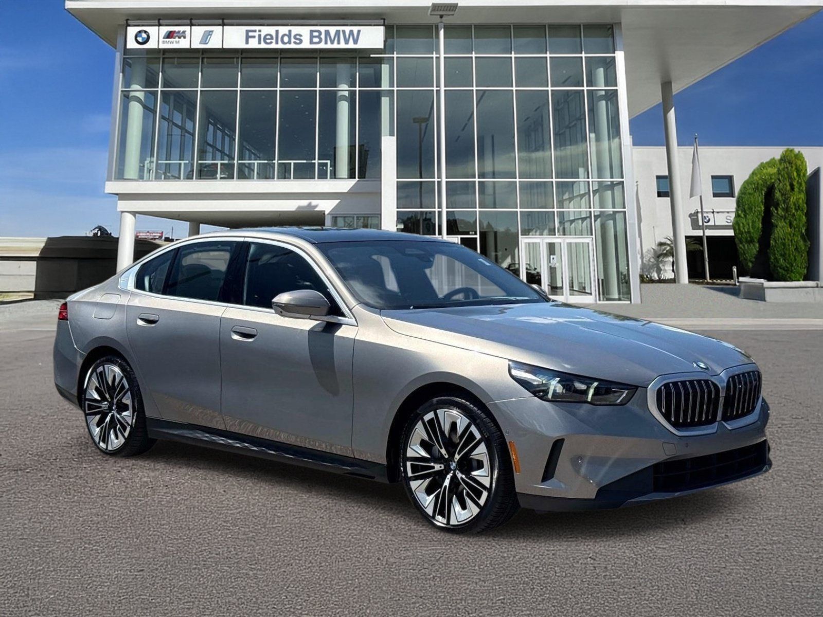 Used 2026 BMW 530i RWD image 1