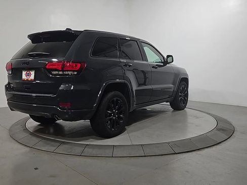Used 2018 Jeep Grand Cherokee Altitude AWD/4WD image 5