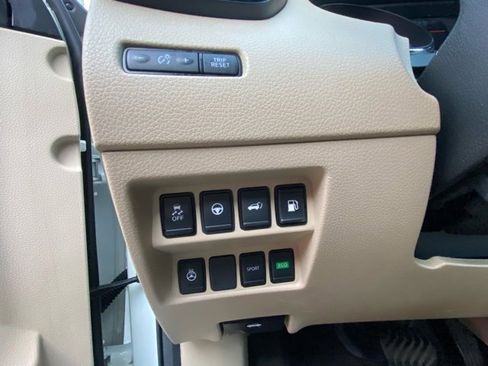 Used 2020 Nissan Rogue SL w/ Premium Package image 14