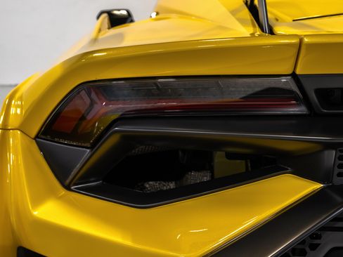 Used 2022 Lamborghini Huracan STO RWD image 29