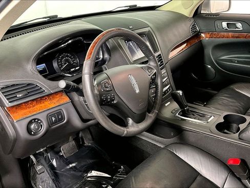 Used 2019 Lincoln MKT AWD image 13