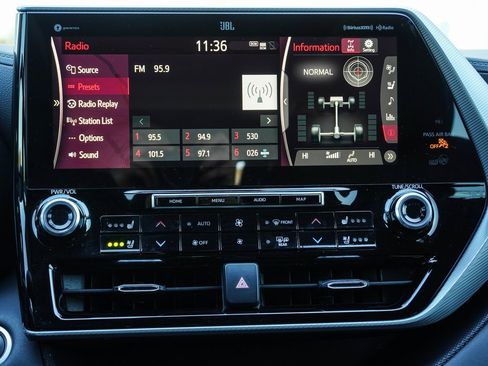 Used 2020 Toyota Highlander Platinum image 24