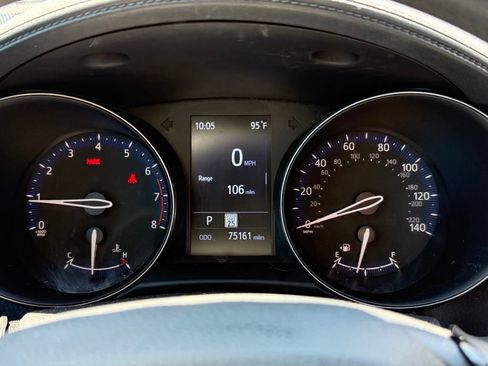 Used 2021 Toyota C-HR LE FWD image 17