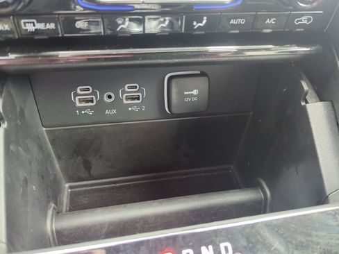 Used 2024 Jeep Grand Cherokee Limited image 46