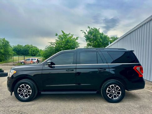 Used 2020 Ford Expedition XLT w/ Black Accent Package RWD image 3