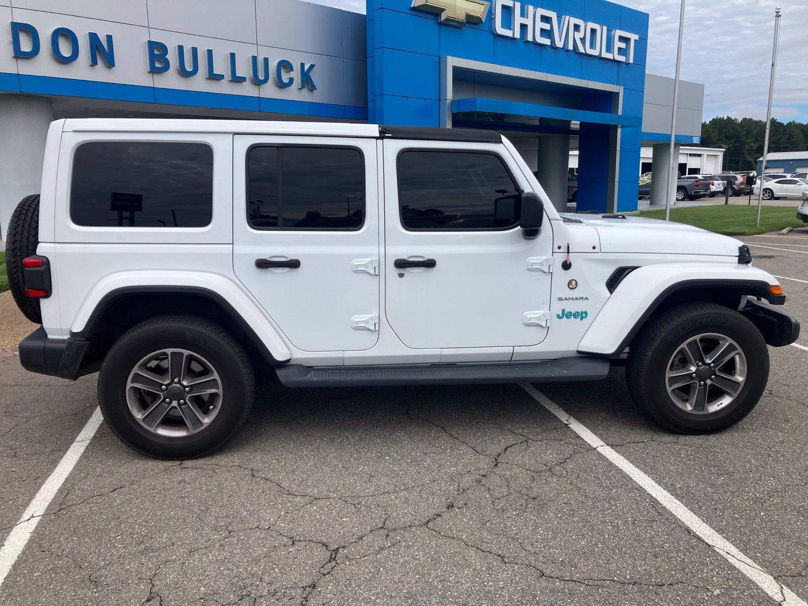Used 2020 Jeep Wrangler Unlimited Sahara w/ Dual Top Group AWD/4WD image 6