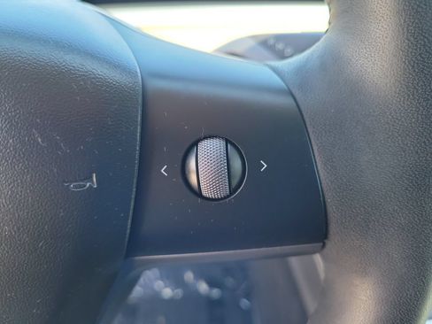Used 2022 Tesla Model Y Long Range AWD/4WD image 20
