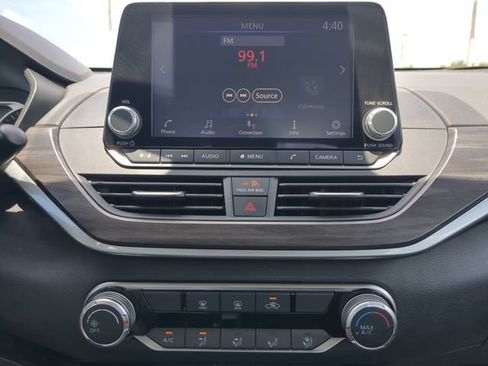 Used 2025 Nissan Altima 2.5 SV FWD image 22