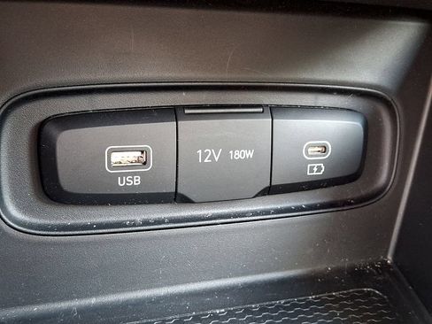 Certified 2024 Hyundai Venue SE FWD image 27