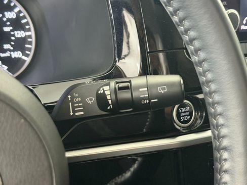 Used 2023 Nissan Pathfinder SV image 15