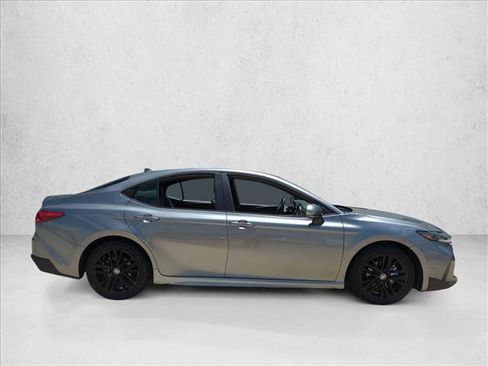 Used 2025 Toyota Camry SE w/ Convenience Package FWD image 4