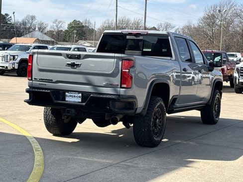 Used 2025 Chevrolet Silverado 2500 ZR2 w/ Technology Package image 3