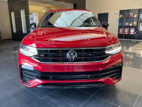 Used 2024 Volkswagen Tiguan SE R-Line AWD/4WD image 2
