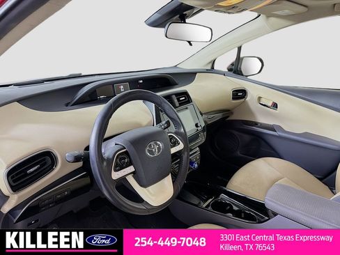 Used 2018 Toyota Prius Three w/ Advanced Technology Package image 10