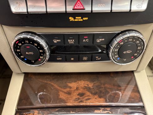 Used 2014 Mercedes-Benz C 300 4MATIC Sedan image 19