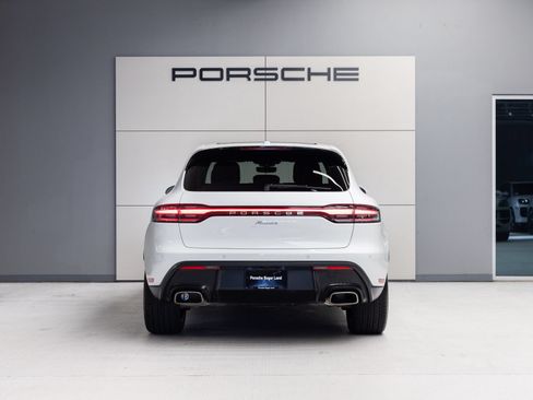 Certified 2026 Porsche Macan AWD/4WD image 6