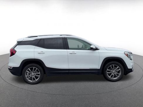 Used 2024 GMC Terrain SLT AWD/4WD image 16
