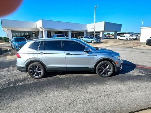Used 2022 Volkswagen Tiguan SE FWD image 4