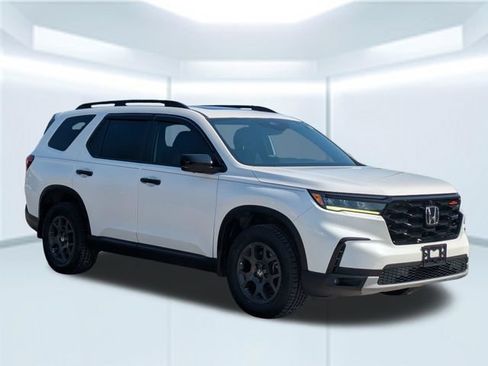 Used 2023 Honda Pilot TrailSport image 8