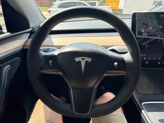 Used 2024 Tesla Model Y Long Range AWD/4WD image 25