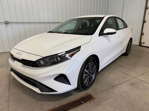 Used 2023 Kia Forte LXS w/ LXS Technology Package FWD image 1