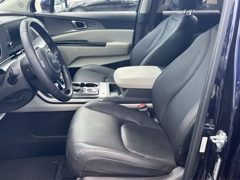 Used 2024 Kia Carnival LX FWD image 12