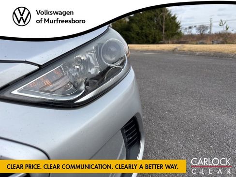 Used 2017 Hyundai Elantra SE image 10