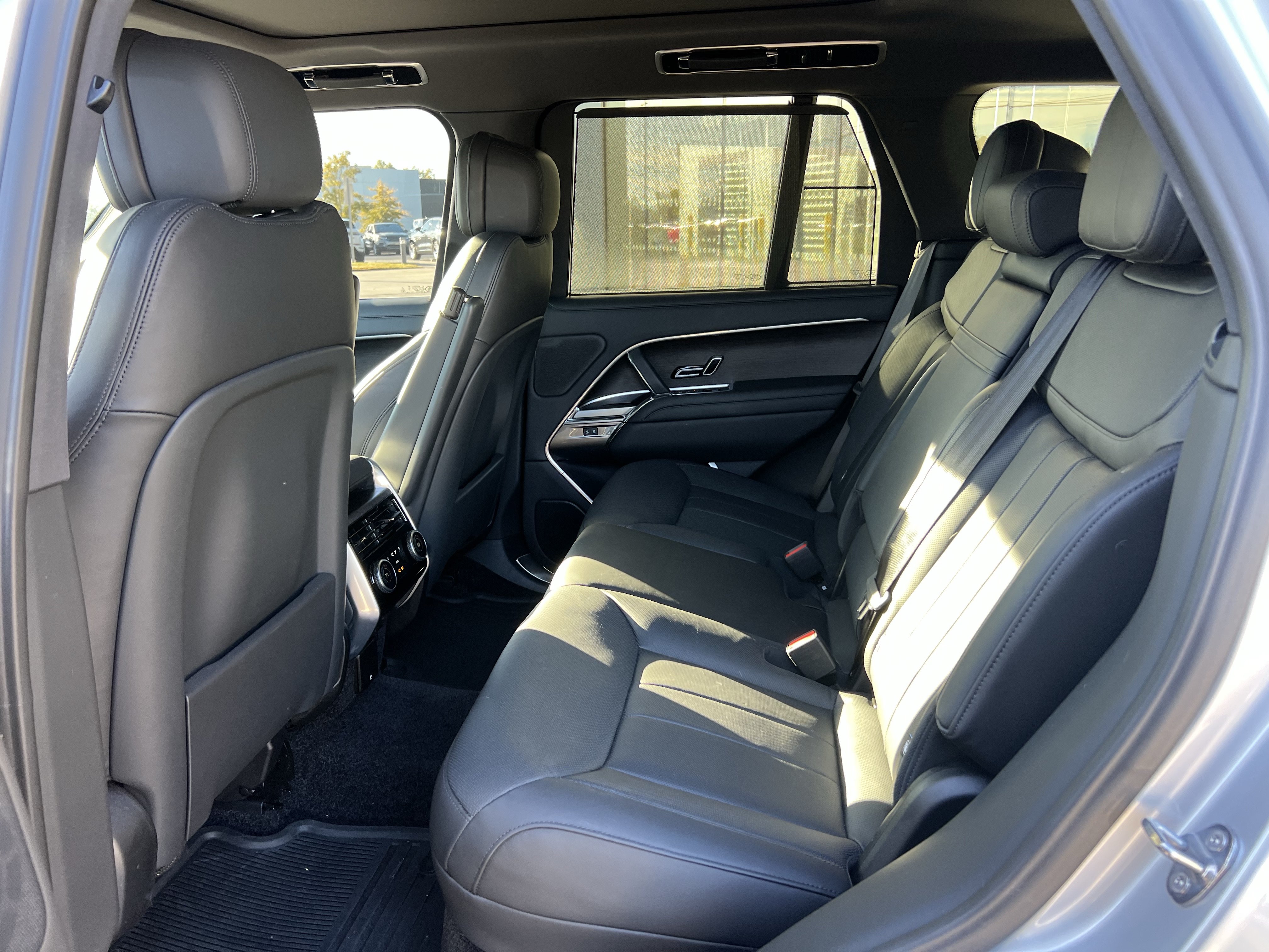 Used 2024 Land Rover Range Rover SE AWD/4WD image 30