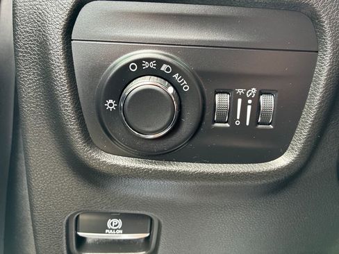 Used 2023 Jeep Grand Cherokee Altitude AWD/4WD image 28