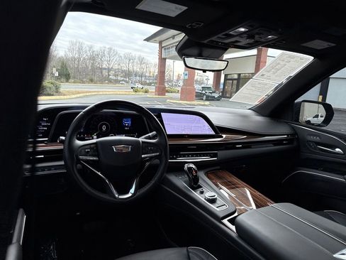 Used 2024 Cadillac Escalade ESV Premium Luxury image 22