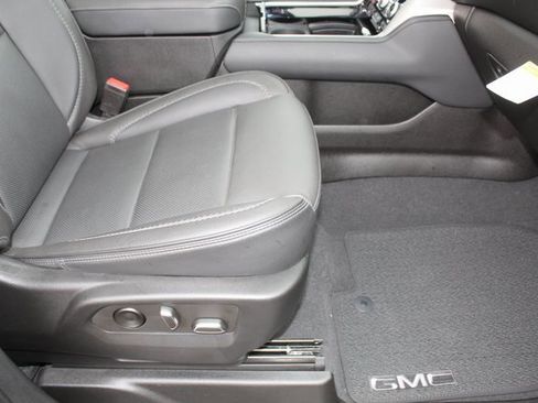 Used 2022 GMC Yukon Denali w/ Denali Ultimate Package image 18