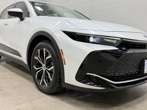 Used 2024 Toyota Crown XLE image 10